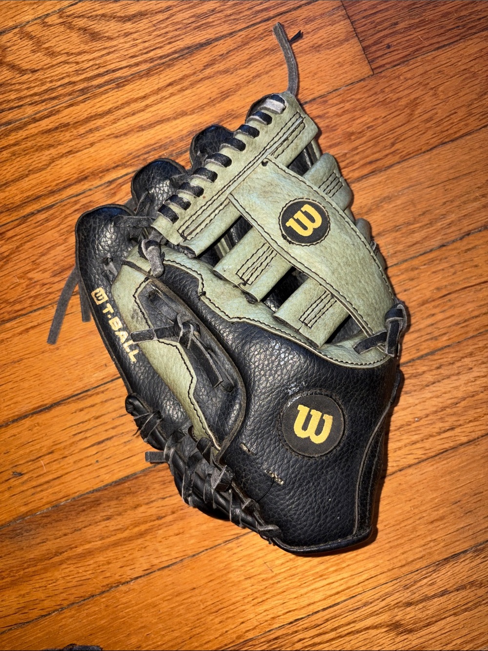 Wilson A300 Series T-Ball baseball glove LHT